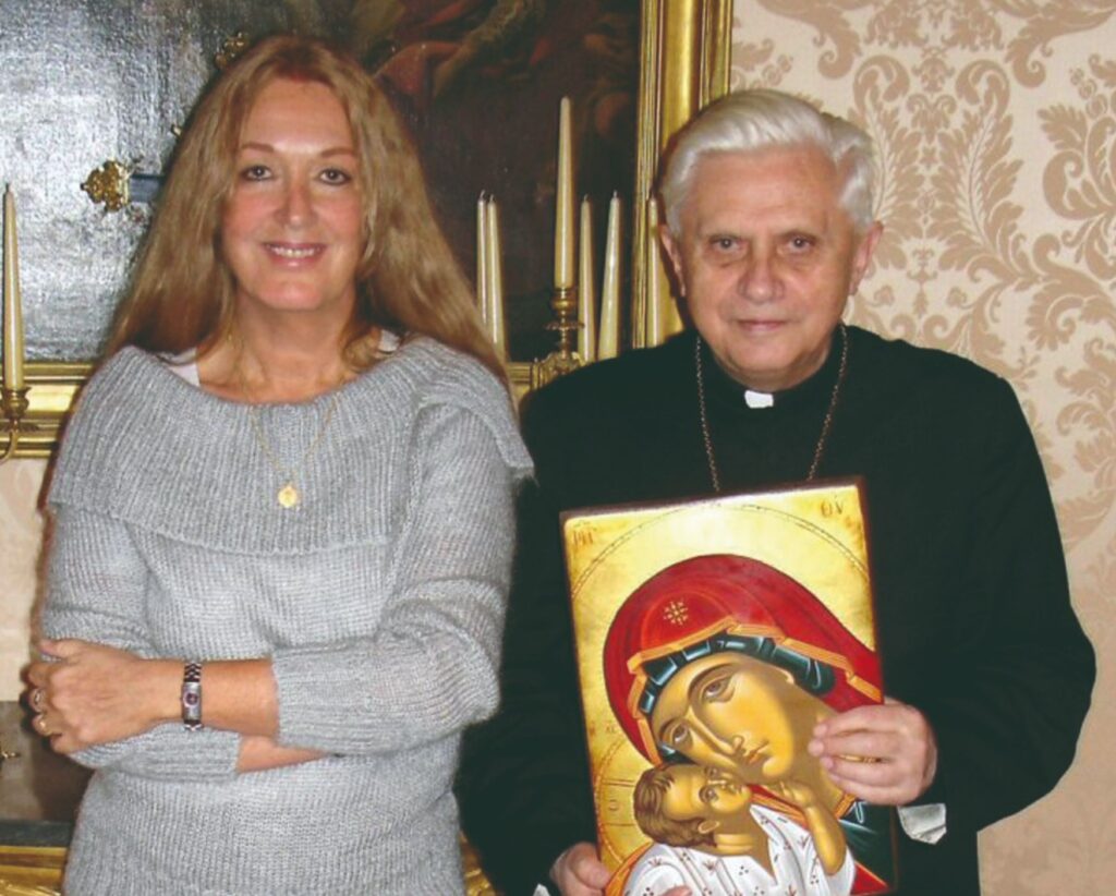 Vassula Rydén i kardynał Ratzinger – oficjalne spotkanie. Spotkanie Vassuli Rydén z kardynałem Josephem Ratzingerem – dialog na temat orędzi Prawdziwe Życie w Bogu.