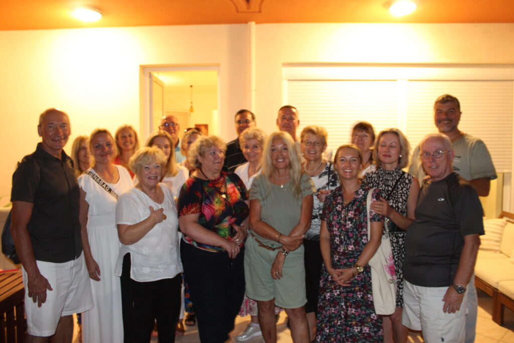 Vassula Ryden – spotkanie domowe – historia stowarzyszenia Spotkanie polskiej grupy Prawdziwego Życia w Bogu z Vassulą Rydén w jej domu – historyczne chwile budowania wspólnoty.