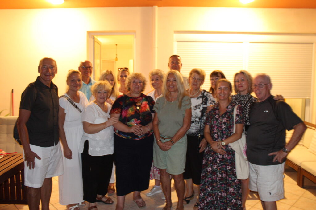 Vassula Ryden – spotkanie domowe – historia stowarzyszenia Spotkanie polskiej grupy Prawdziwego Życia w Bogu z Vassulą Rydén w jej domu – historyczne chwile budowania wspólnoty.